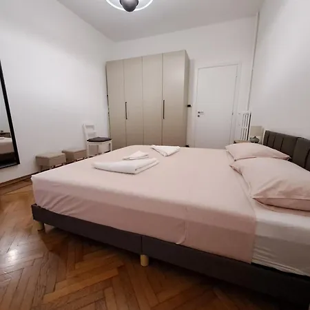 아파트 Casa Five Next To Metro *