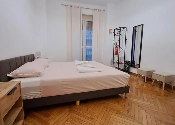 Casa Five Next To Metro *