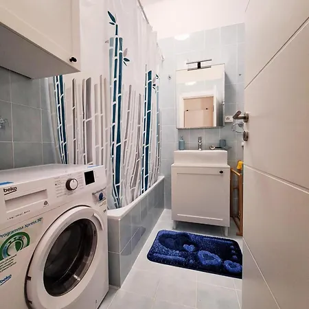 Casa Five Next To Metro Апартаменты *