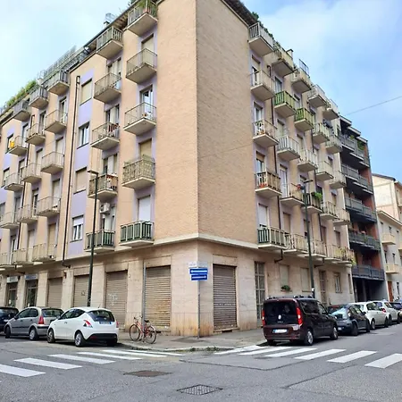 Апартаменты Casa Five Next To Metro